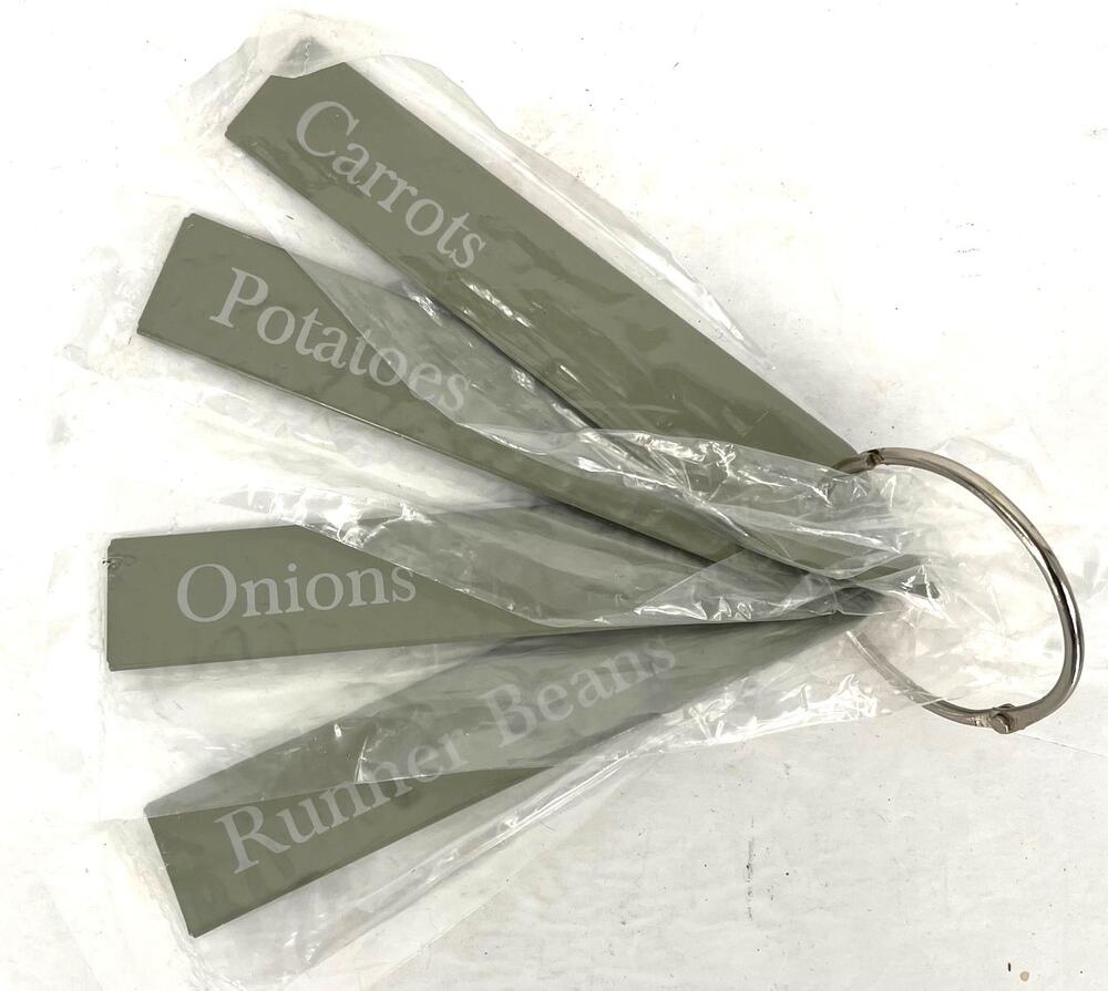 Williams Sonoma Vegetable Garden Plant Markers Metal Stakes Set of 4 NWT